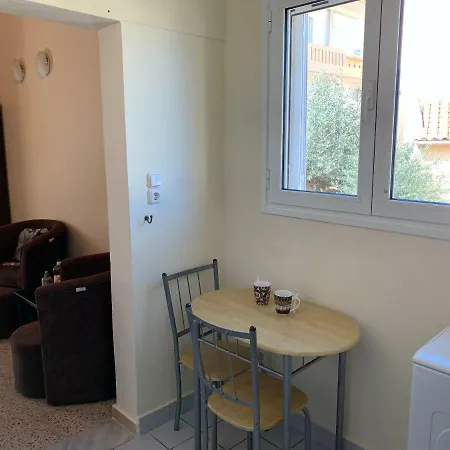 Cozy One-bedroom In Halepa, Chania Apartmán